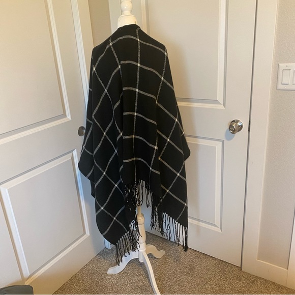 Francesca’s Ruana Shawl, OS - Picture 2 of 7
